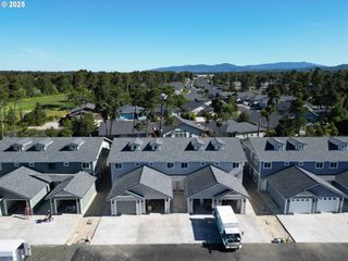 1575 37TH St, Florence, OR 97439