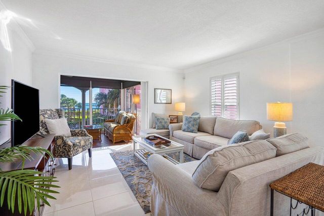 1040 Banyan Road 2010, Boca Raton, FL 33432