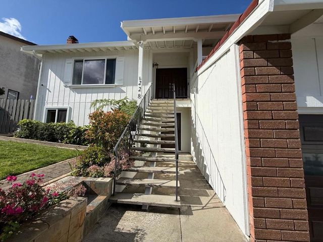228 Crestview Drive, San Carlos, CA 94070
