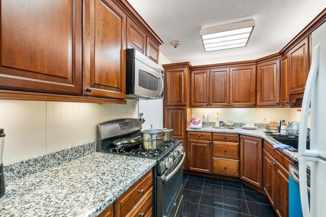 77 Pond Ave 805, Brookline, MA 02445