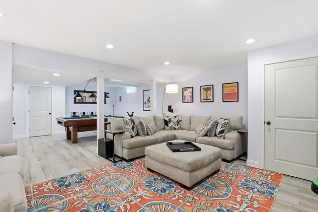 25 Cranberry Farm Rd, Plymouth, MA 02360