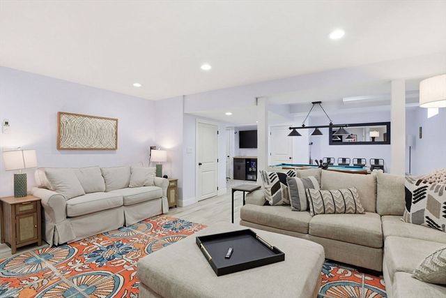 25 Cranberry Farm Rd, Plymouth, MA 02360