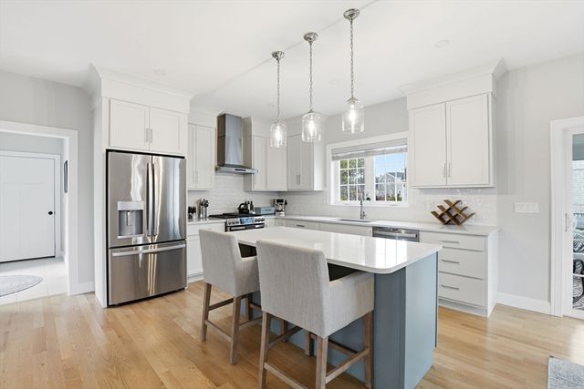 25 Cranberry Farm Rd, Plymouth, MA 02360