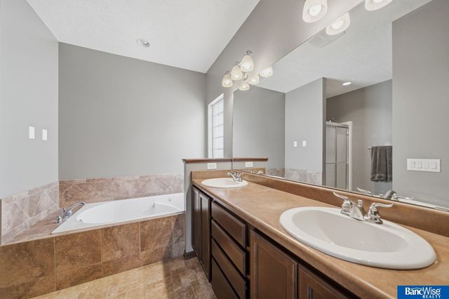 9212 S 29th Street, Lincoln, NE 68516