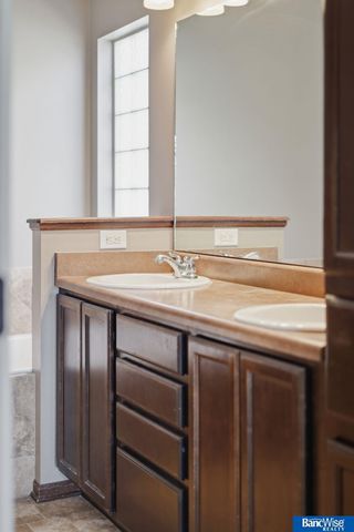 9212 S 29th Street, Lincoln, NE 68516