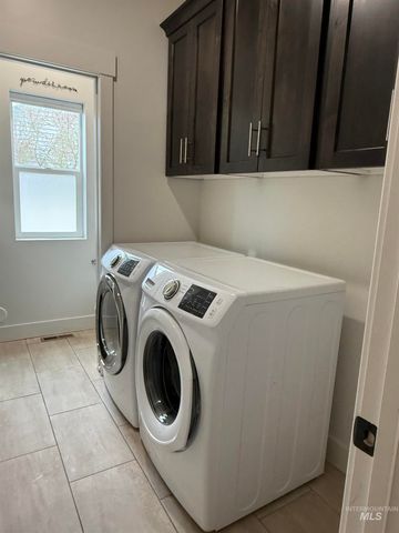 1011 Thunder Mountain St, Kimberly, ID 83341