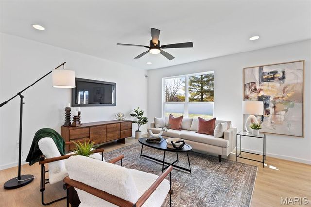 2 Sterling at River Bluffs Manors, Florissant, MO 63031