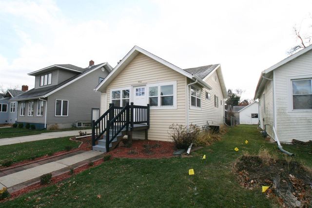 906 Benton Avenue, Janesville, WI 53545