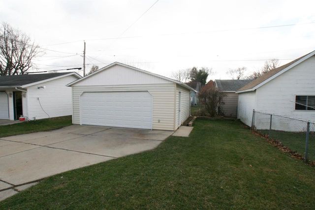 906 Benton Avenue, Janesville, WI 53545