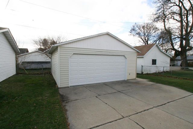 906 Benton Avenue, Janesville, WI 53545