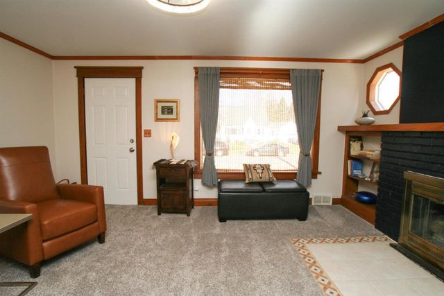 906 Benton Avenue, Janesville, WI 53545