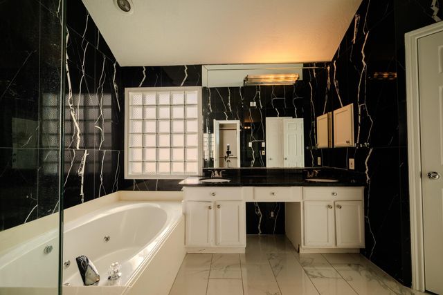 1411 Clear Valley Drive, Houston, TX 77014