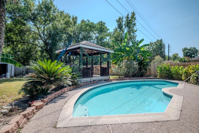 1411 Clear Valley Drive, Houston, TX 77014