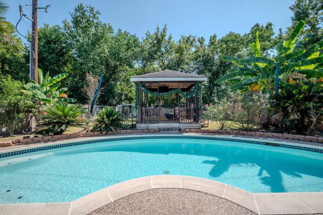 1411 Clear Valley Drive, Houston, TX 77014