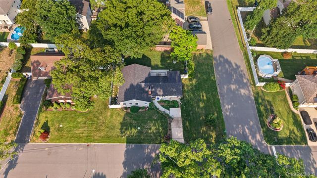 25 Putnam Avenue, West Babylon, NY 11704