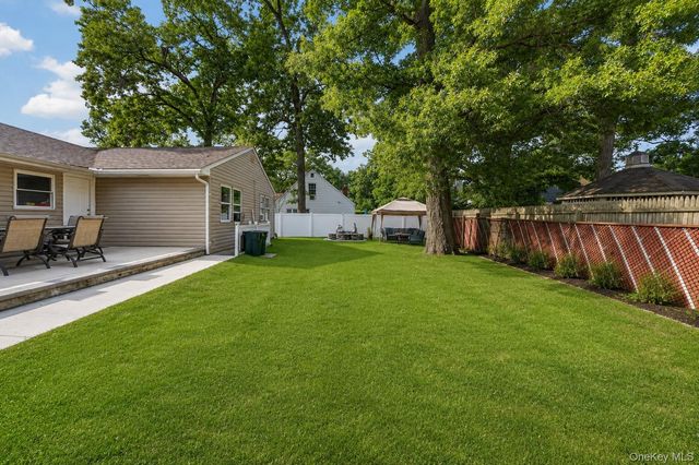 25 Putnam Avenue, West Babylon, NY 11704