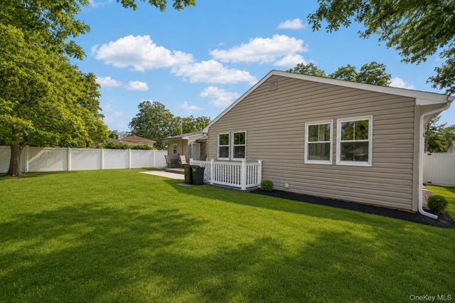 25 Putnam Avenue, West Babylon, NY 11704