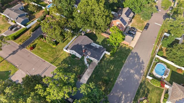 25 Putnam Avenue, West Babylon, NY 11704