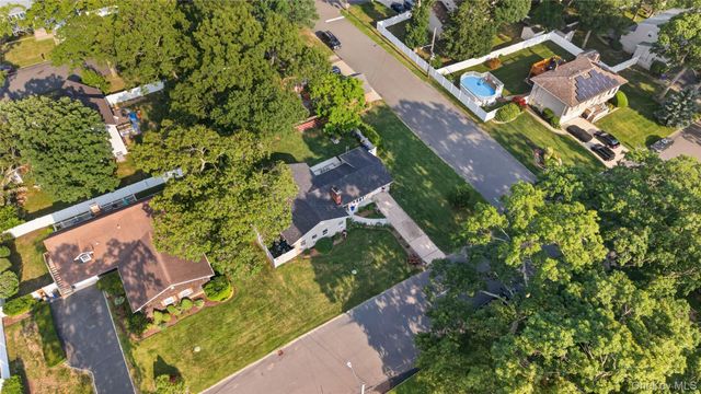 25 Putnam Avenue, West Babylon, NY 11704