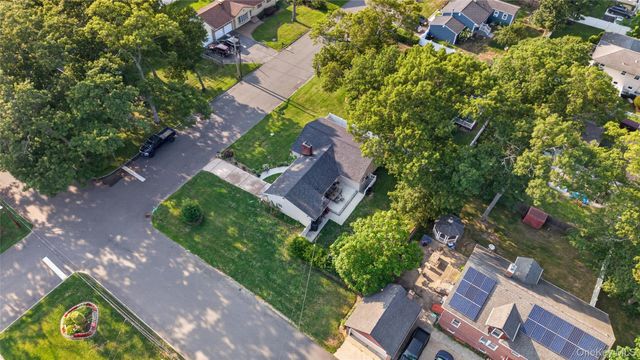 25 Putnam Avenue, West Babylon, NY 11704