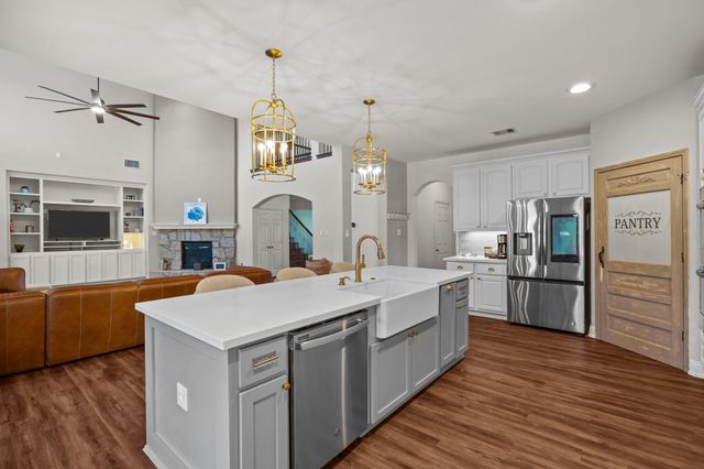 2414 Lakeway Drive, Friendswood, TX 77546