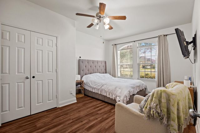 2414 Lakeway Drive, Friendswood, TX 77546