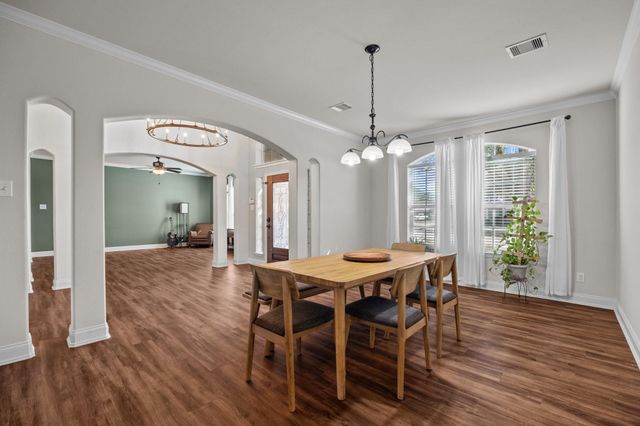 2414 Lakeway Drive, Friendswood, TX 77546