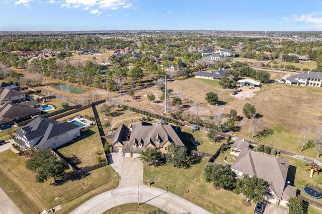 2414 Lakeway Drive, Friendswood, TX 77546