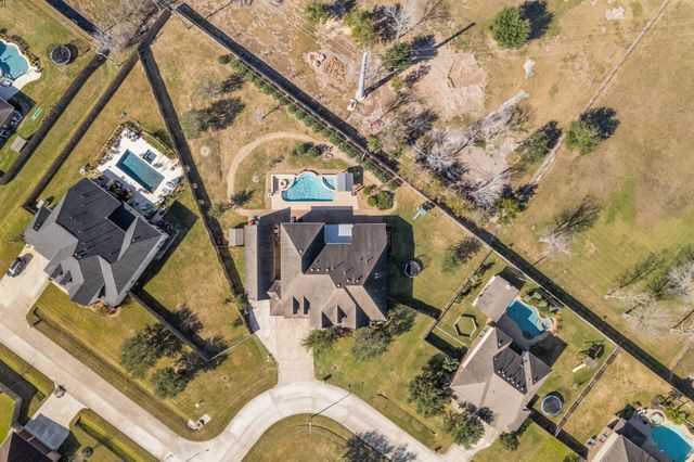 2414 Lakeway Drive, Friendswood, TX 77546