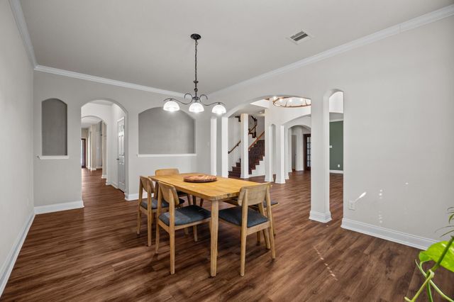 2414 Lakeway Drive, Friendswood, TX 77546