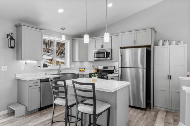 1572 Burg Avenue, Saint Paul, MN 55119