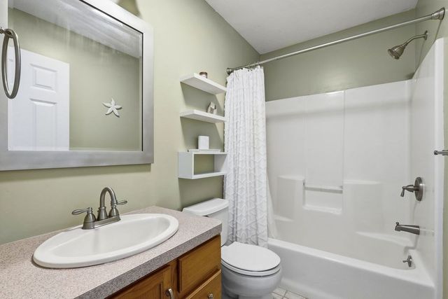 196 Raymond Rd, Plymouth, MA 02360