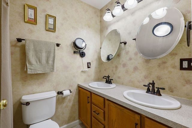 196 Raymond Rd, Plymouth, MA 02360