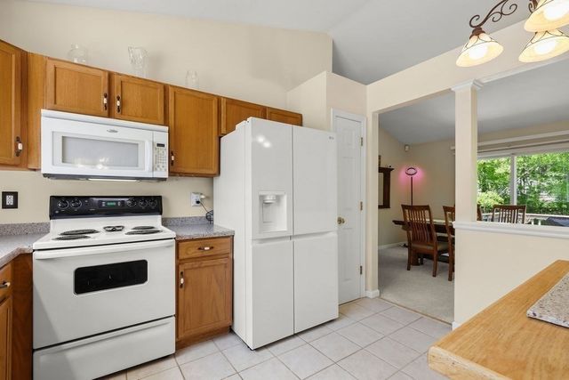 196 Raymond Rd, Plymouth, MA 02360