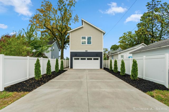 593 W Webster Avenue, Muskegon, MI 49440