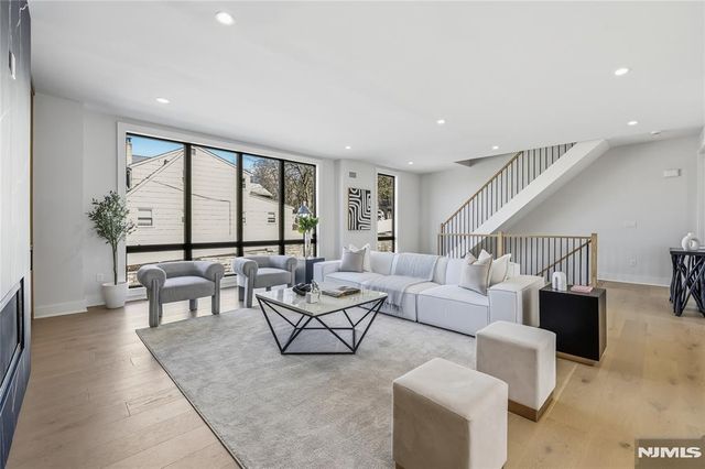 401 A Grand Avenue A, Leonia, NJ 07605