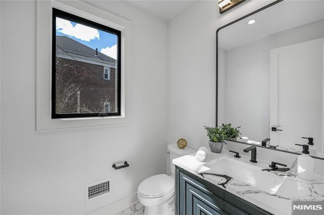 401 A Grand Avenue A, Leonia, NJ 07605