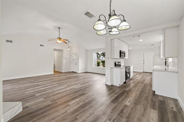 2106 Endicott Lane, Sugar Land, TX 77478