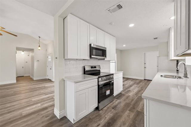 2106 Endicott Lane, Sugar Land, TX 77478