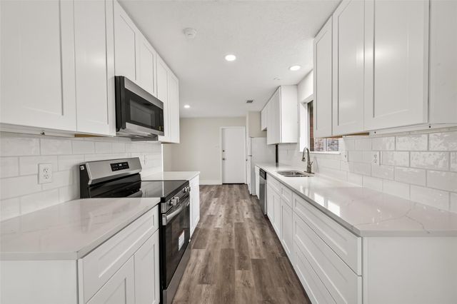 2106 Endicott Lane, Sugar Land, TX 77478