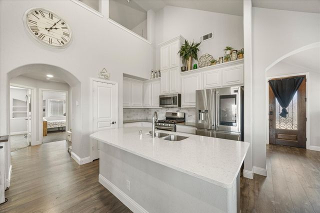 1129 Marigold Drive, Burleson, TX 76028