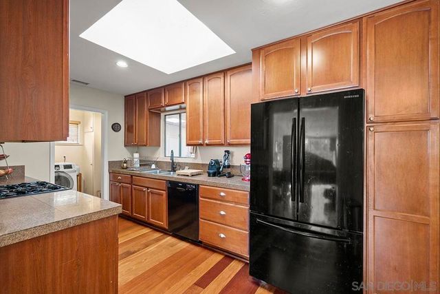 2711 Deerpark, San Diego, CA 92110