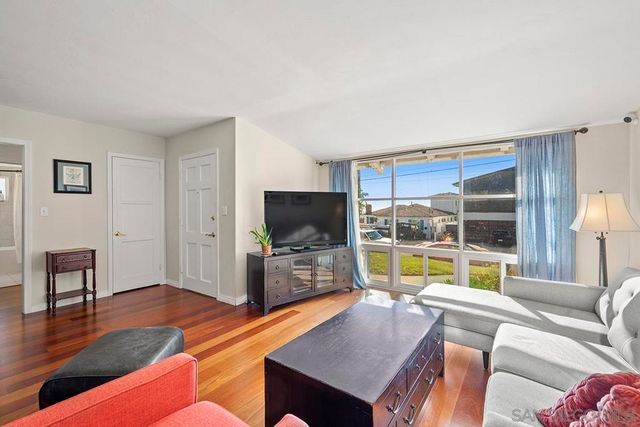 2711 Deerpark, San Diego, CA 92110