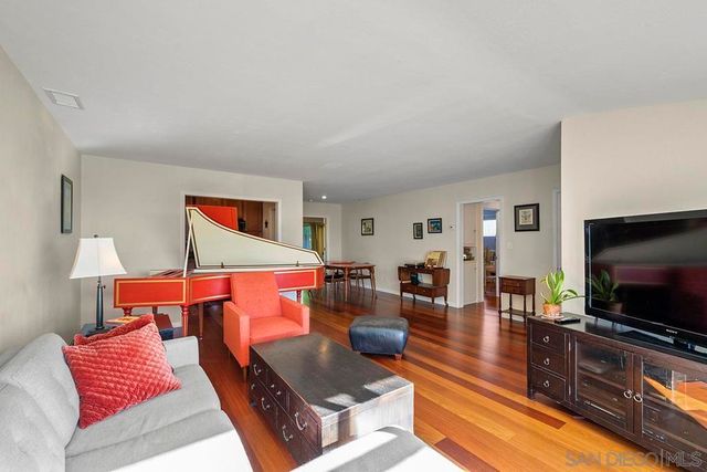 2711 Deerpark, San Diego, CA 92110