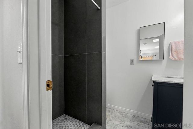 2711 Deerpark, San Diego, CA 92110