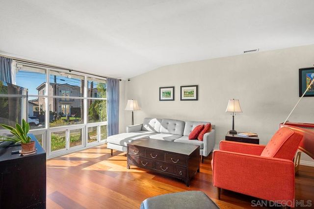 2711 Deerpark, San Diego, CA 92110