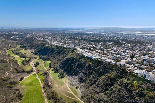 2711 Deerpark, San Diego, CA 92110