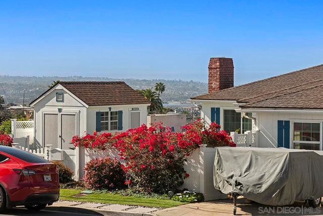 2711 Deerpark, San Diego, CA 92110