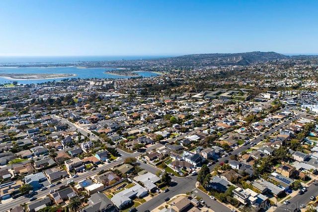 2711 Deerpark, San Diego, CA 92110