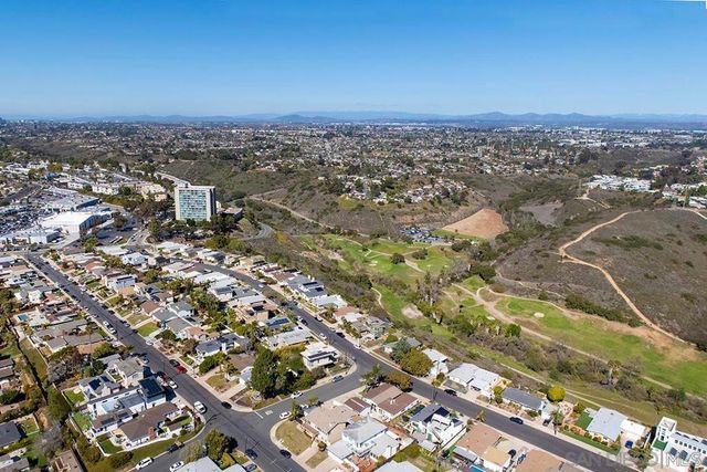 2711 Deerpark, San Diego, CA 92110